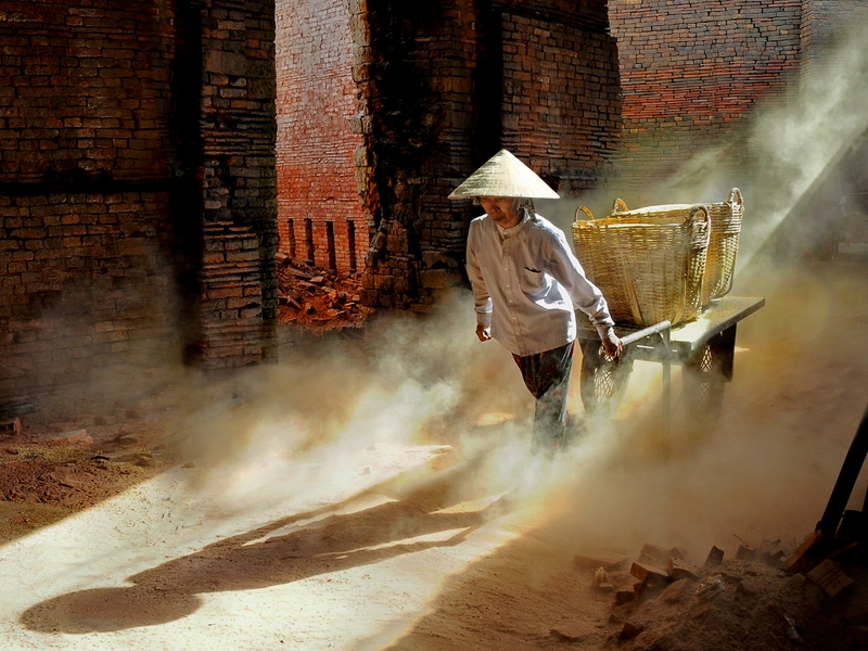 126 - HARD WORKING - TRAN PHONG - viet nam.jpg